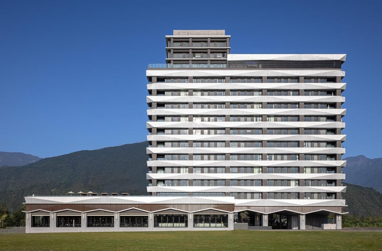 Lakeshore Hotel Hualien Taroko Shunan Екстериор снимка The hotel in 2012