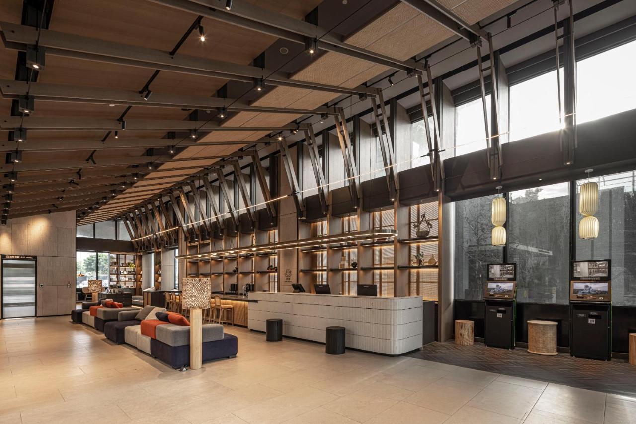 Lakeshore Hotel Hualien Taroko Shunan Екстериор снимка The interior of the new library